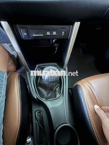 Toyota Innova 2018 2.0E Số sàn Trắng