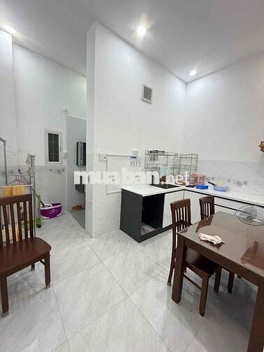 Nhà 2 phòng hẻm 9 Phạm Ngọc Hưng