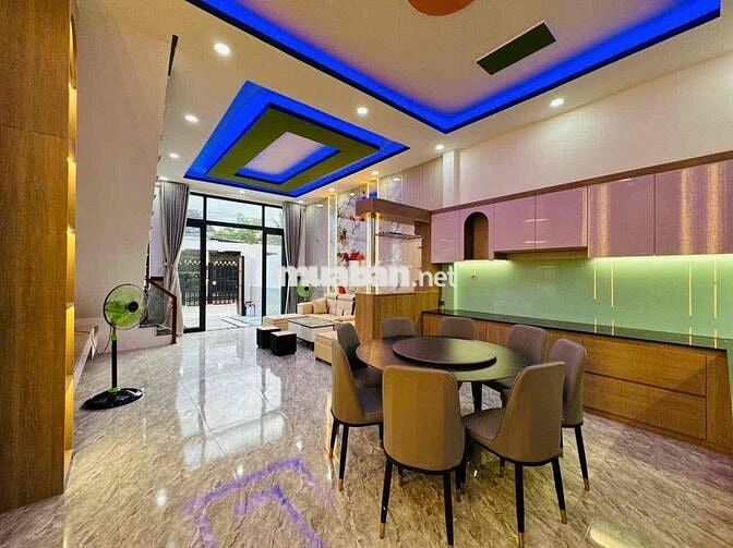 Nhà Phố Hiện Đại Mặt Tiền Kinh Doanh