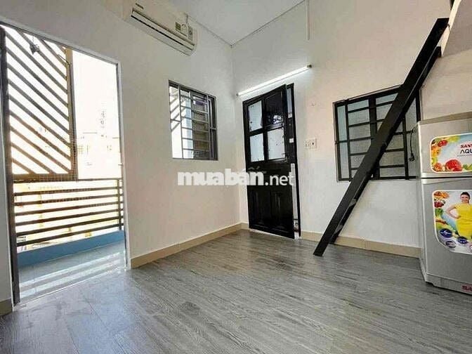 CHO THUÊ PHÒNG GÁC MÁY LẠNH, CỬA SỔ TRỜI, NGAY SÂN BAY, NHÀ GA T3