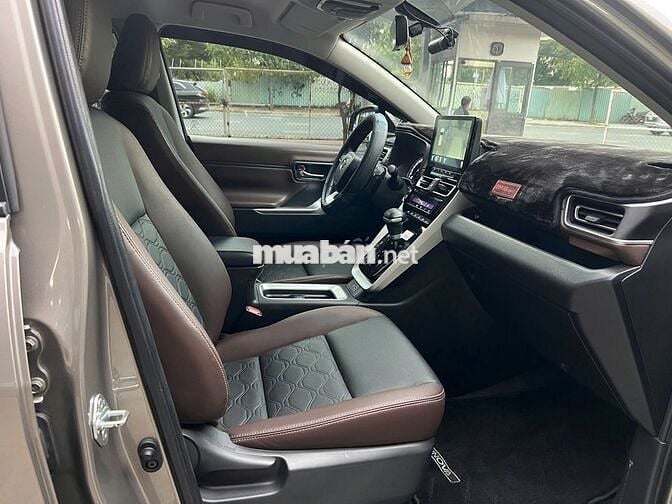 Toyota Innova Cross V 2025 Nâu 26.662 km