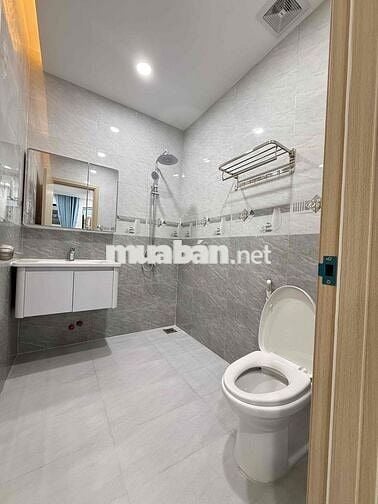 CHO THUÊ CHDV FULL NỘI THẤT GẦN KCN LONG HẬU