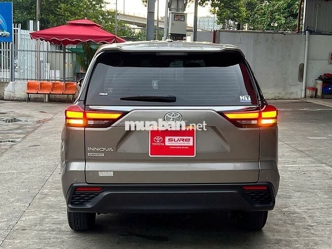 Toyota Innova Cross V 2025 Nâu 26.662 km