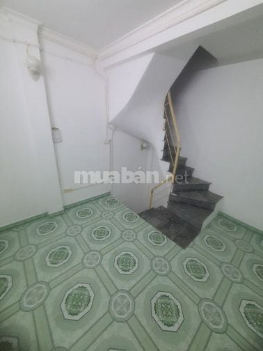 Căn nhà nhỏ tiện nghi gần Phố Cổ rất thuận tiênn