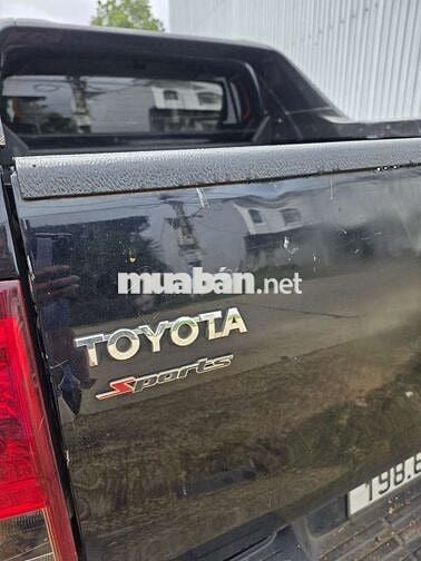 Toyota Hilux 2020 STD 1 cầu 2.4 Đen