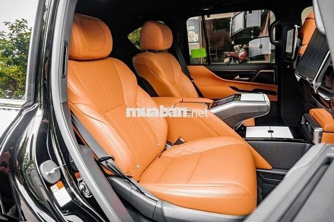 Lexus LX600 VIP 4 chỗ Đen