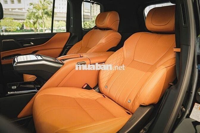 Lexus LX600 VIP 4 chỗ Đen