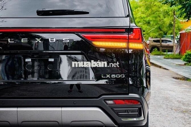 Lexus LX600 VIP 4 chỗ Đen