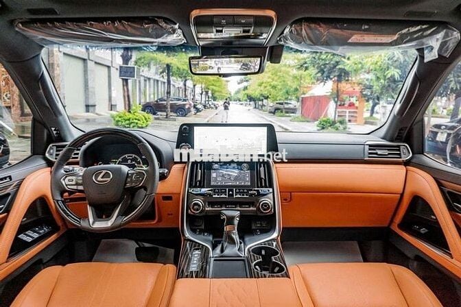 Lexus LX600 VIP 4 chỗ Đen