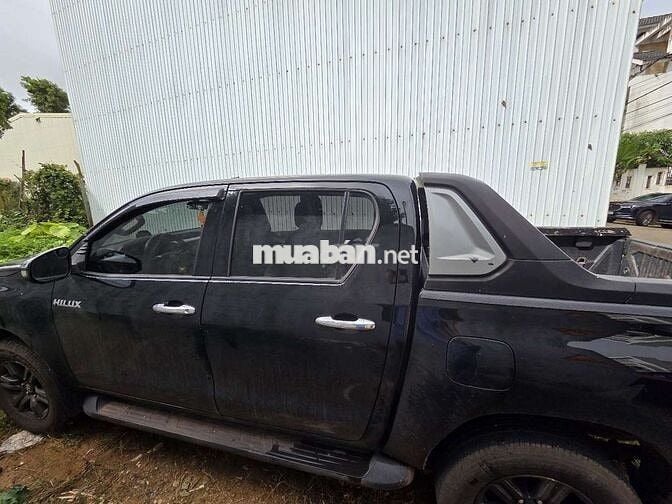 Toyota Hilux 2020 STD 1 cầu 2.4 Đen