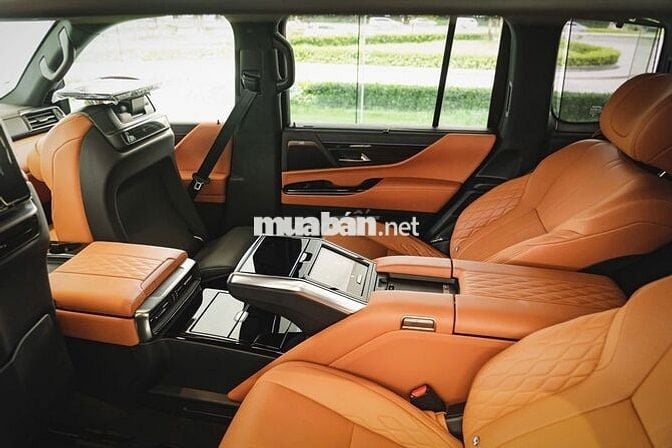 Lexus LX600 VIP 4 chỗ Đen