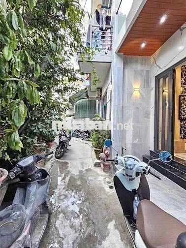 Nhà lầu 2 phòng mới hẻm Hoàng Văn Thụ