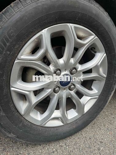 Ford EcoSport Titanium Xám 5 chỗ