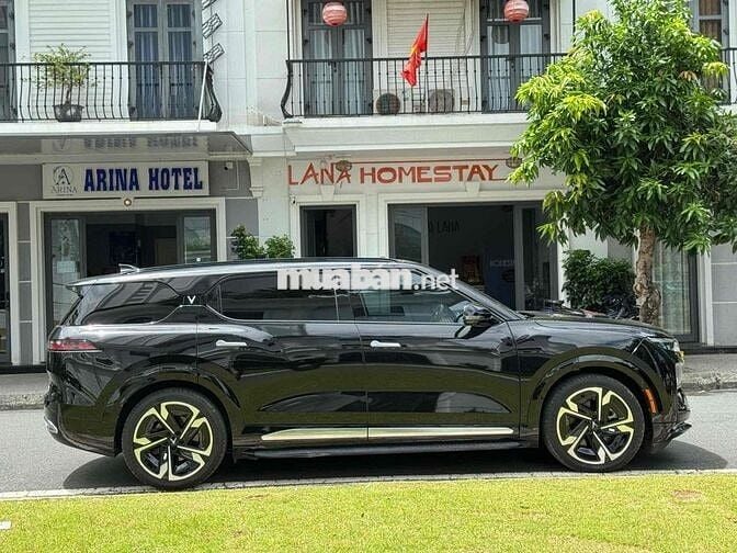 Vinfast VF9 Plus 2025 Đen 6 chỗ 18000 km