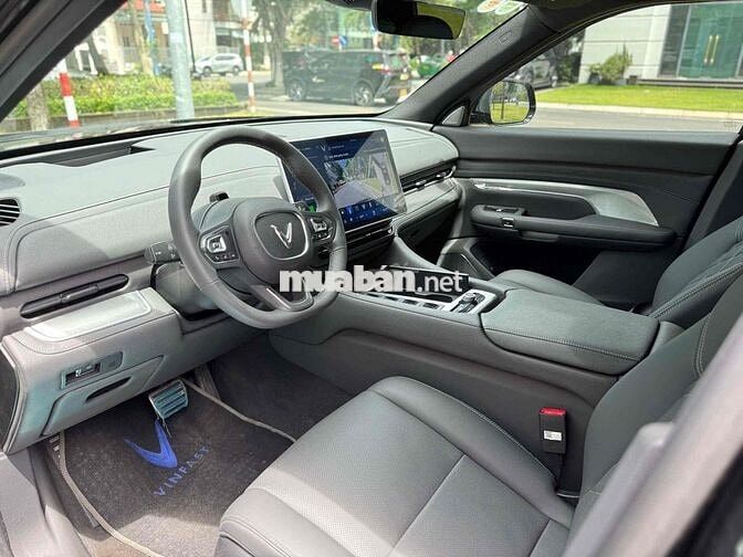 Vinfast VF9 Plus 2025 Đen 6 chỗ 18000 km