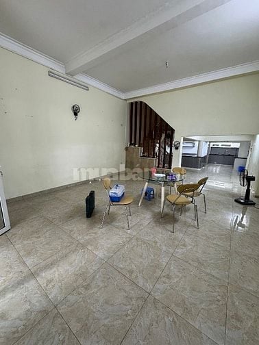 Cho thuê nhà mặt đường Nghi Tàm, tiện kinh doanh, làm văn phòng