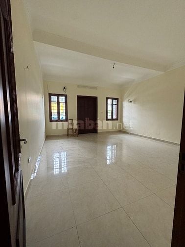 Cho thuê nhà mặt đường Nghi Tàm, tiện kinh doanh, làm văn phòng