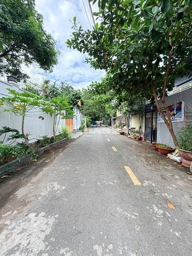 NHÀ ĐẸP 3 TẦNG NGAY ĐƯỜNG DÂN CHỦ - DÂN TRÍ CAO KHU VIP BÌNH THỌ -