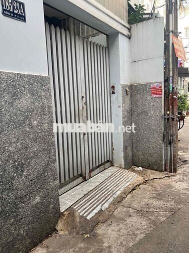 nhà chính chủ. có sẵn hợp đồng thuê 20tr 1 tháng