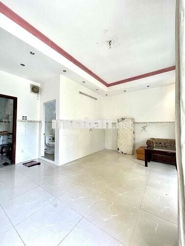 Phòng ngay bến xe quận 8 giá 4tr5 có ban công ở được 6 người