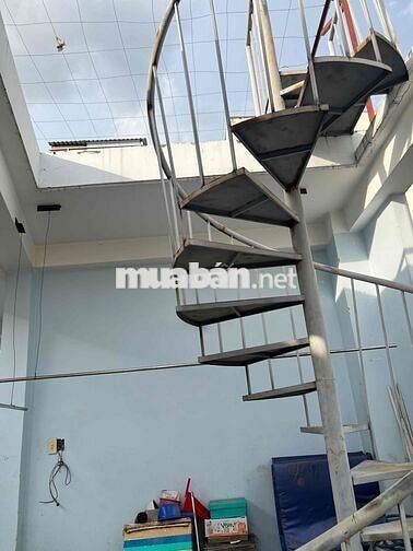 nhà chính chủ. có sẵn hợp đồng thuê 20tr 1 tháng