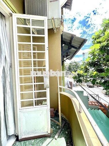 Phòng ngay bến xe quận 8 giá 4tr5 có ban công ở được 6 người