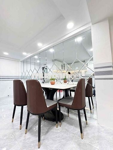 Bán nhà 26/3 Kế bên Eon Tân Phú Hẻm 8m 3 tầng 5x13 không lộ giới 3pn