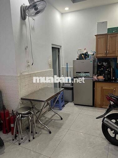 nhà chính chủ. có sẵn hợp đồng thuê 20tr 1 tháng