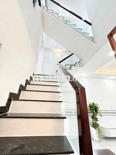 Bán nhà 26/3 Kế bên Eon Tân Phú Hẻm 8m 3 tầng 5x13 không lộ giới 3pn