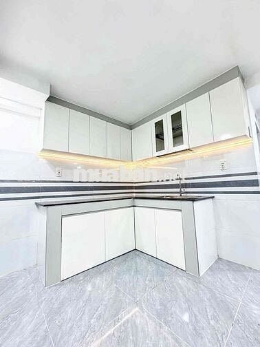 Bán nhà 26/3 Kế bên Eon Tân Phú Hẻm 8m 3 tầng 5x13 không lộ giới 3pn