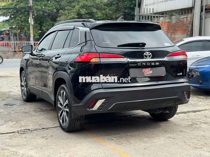 Toyota Corolla Cross 2022 bản V 1.8L,màu đen,8v1km