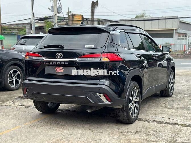 Toyota Corolla Cross 2022 bản V 1.8L,màu đen,8v1km