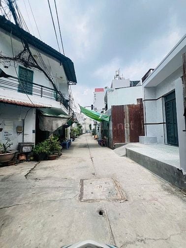 Cần bán nhà : Gần Aeon Tân Phú, kênh Tham lương.