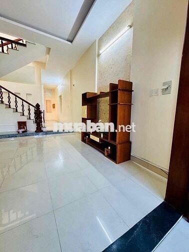 CHO THUÊ NHÀ 4PHÒNG NGỦ SÂN XE Ô TÔ GẦN CHỢ PHÚ HOÀ