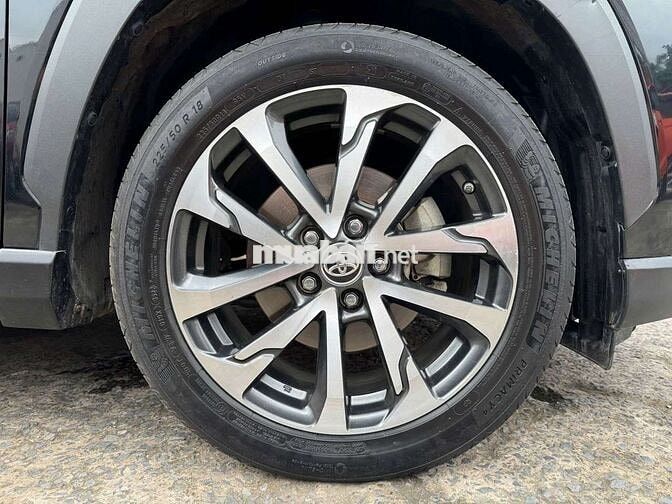 Toyota Corolla Cross 2022 bản V 1.8L,màu đen,8v1km