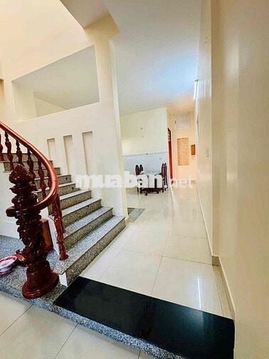 CHO THUÊ NHÀ 4PHÒNG NGỦ SÂN XE Ô TÔ GẦN CHỢ PHÚ HOÀ