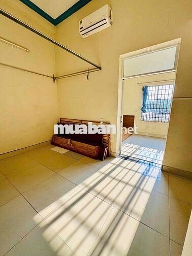 CHO THUÊ NHÀ 4PHÒNG NGỦ SÂN XE Ô TÔ GẦN CHỢ PHÚ HOÀ