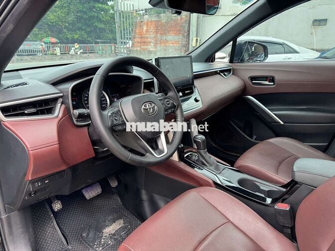 Toyota Corolla Cross 2022 bản V 1.8L,màu đen,8v1km