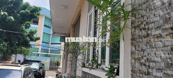 Căn hộ nguyên tầng 3 2 PN, đẹp đủ nội thất