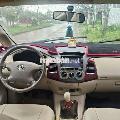 Toyota Innova 8 chỗ Bạc 140.000 km