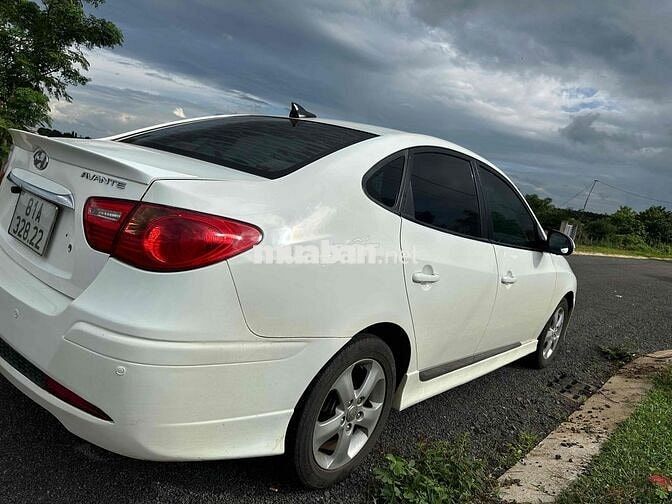 Hyundai Avante Trắng Tự động Xăng