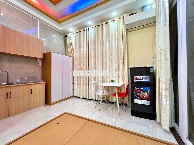 Căn hộ nguyên tầng 3 2 PN, đẹp đủ nội thất
