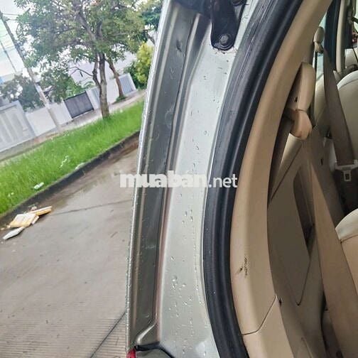 Toyota Innova 8 chỗ Bạc 140.000 km