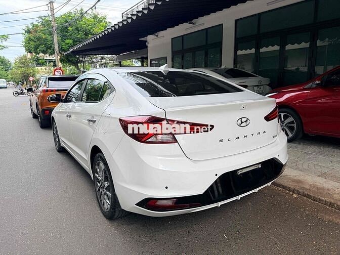 Hyundai Elantra 2021 2.0 cao cấp Trắng