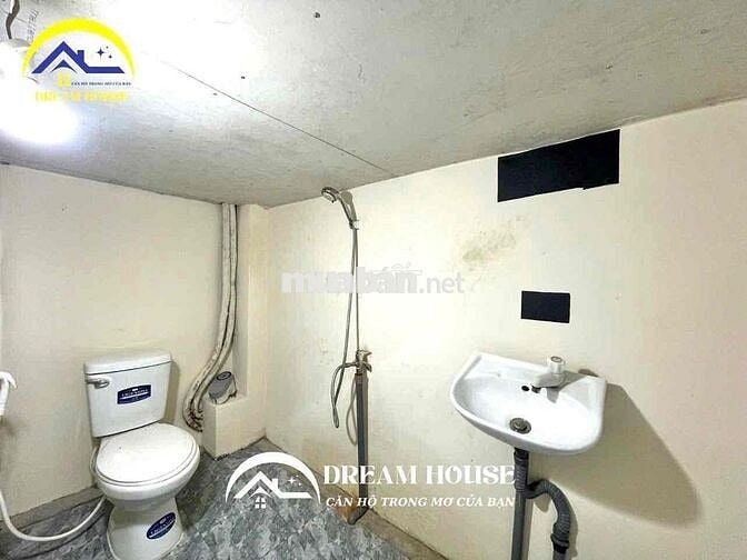 Mình cần pass phòng Giá 2tr8 cọc 1 tháng  dv 150   nước 100k/nguoi   x