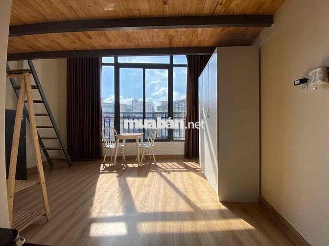 CĂN HỘ GIÁ RẺ CÓ GÁC RỘNG 30m2 BAN CÔNG THOÁNG GẦN VLU, UEH, QUẬN 1