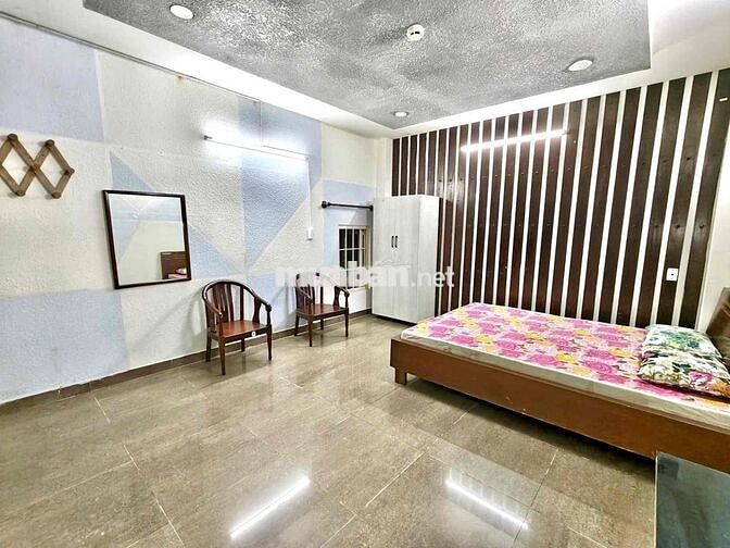 Ngay bến xe Q8 giá 3tr9 ở liền phòng siêu rộng ở được 3-4ng