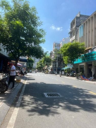 Bán gấp nhà 2 mặt tiền trước sau Yersin Quận 1.