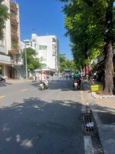 Bán gấp nhà 2 mặt tiền trước sau Yersin Quận 1.