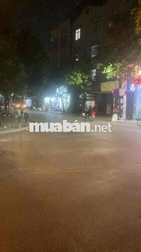 Cho thuê Cửa hàng 2 mặt phố cạnh ngã 3 - ngã 4, khu Duy Tân- Cầu Giấy